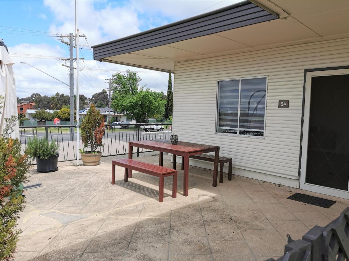 Bathurst Explorers Motel Exterior photo